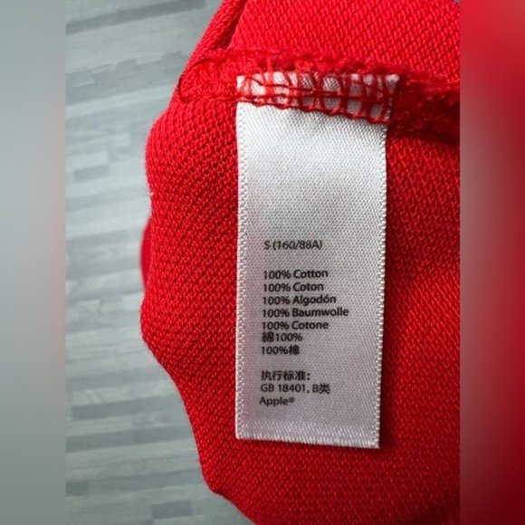 APPLE Employee Logo RED T Shirt Women Small Rare VTG - Picture 6 of 6